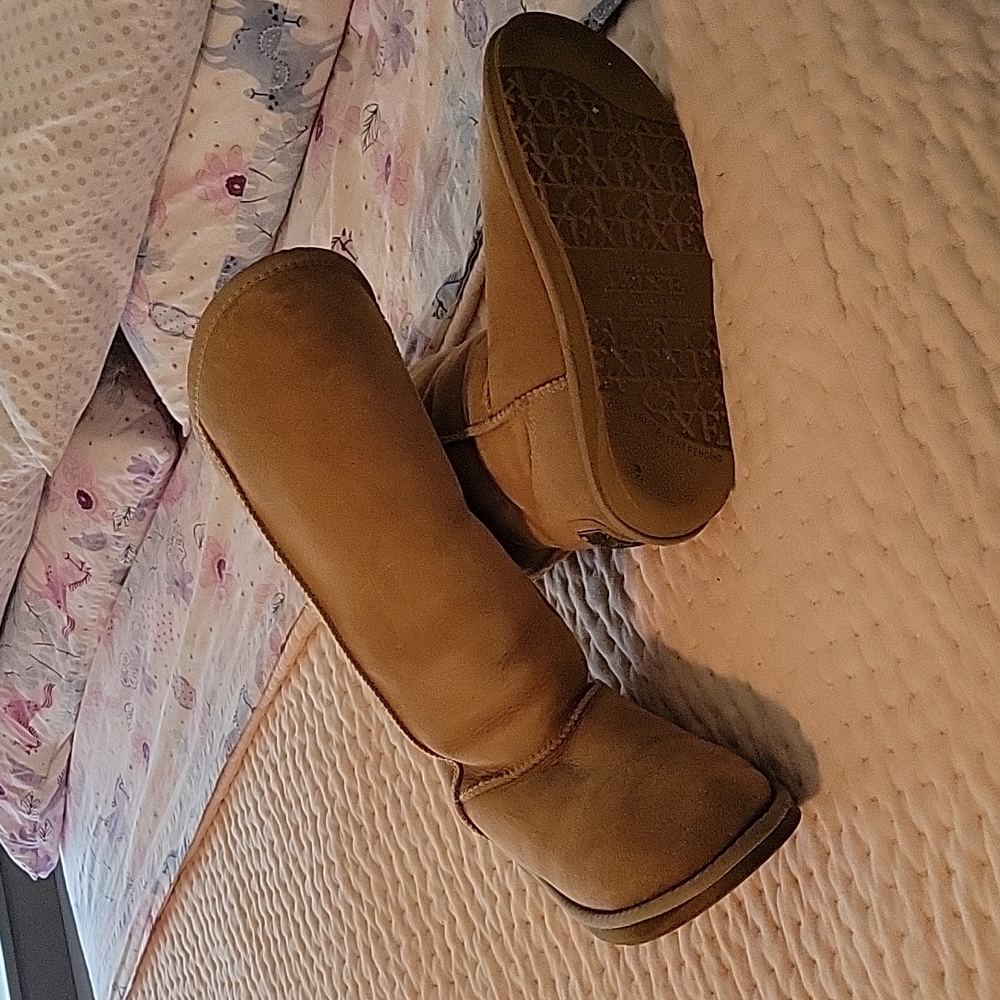Australia Luxe Collection shearling boots - Picture 2 of 5